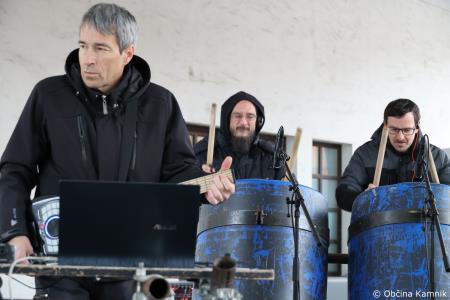 Dobrodošel mamut v Kamniku je dobil svoje mesto bronasti mamut v naravni velikosti, ki stoji v Mamutovem parku (10)